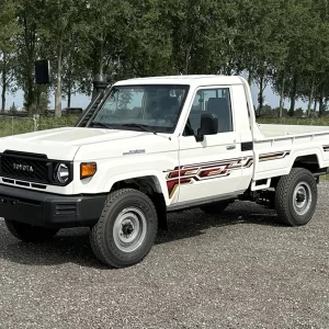 Toyota Land Cruiser single cabin